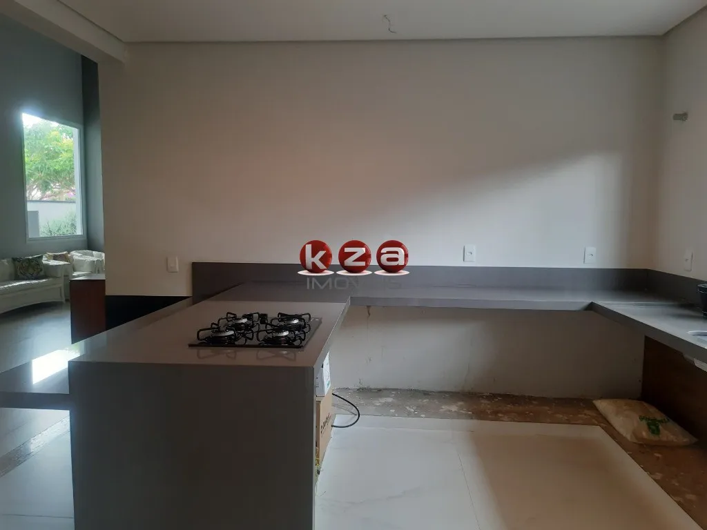 Imagem Casa de alto padrão à venda em condomínio exclusivo de Valinhos-SP, no Loteamento Residencial Santa Gertrudes: 3 quartos, 1 suíte, 2 salas, 3 banheiros, 2 vagas de garagem, 287,60 m².