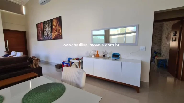Imagem Casa Térrea com piscina em Condomínio
