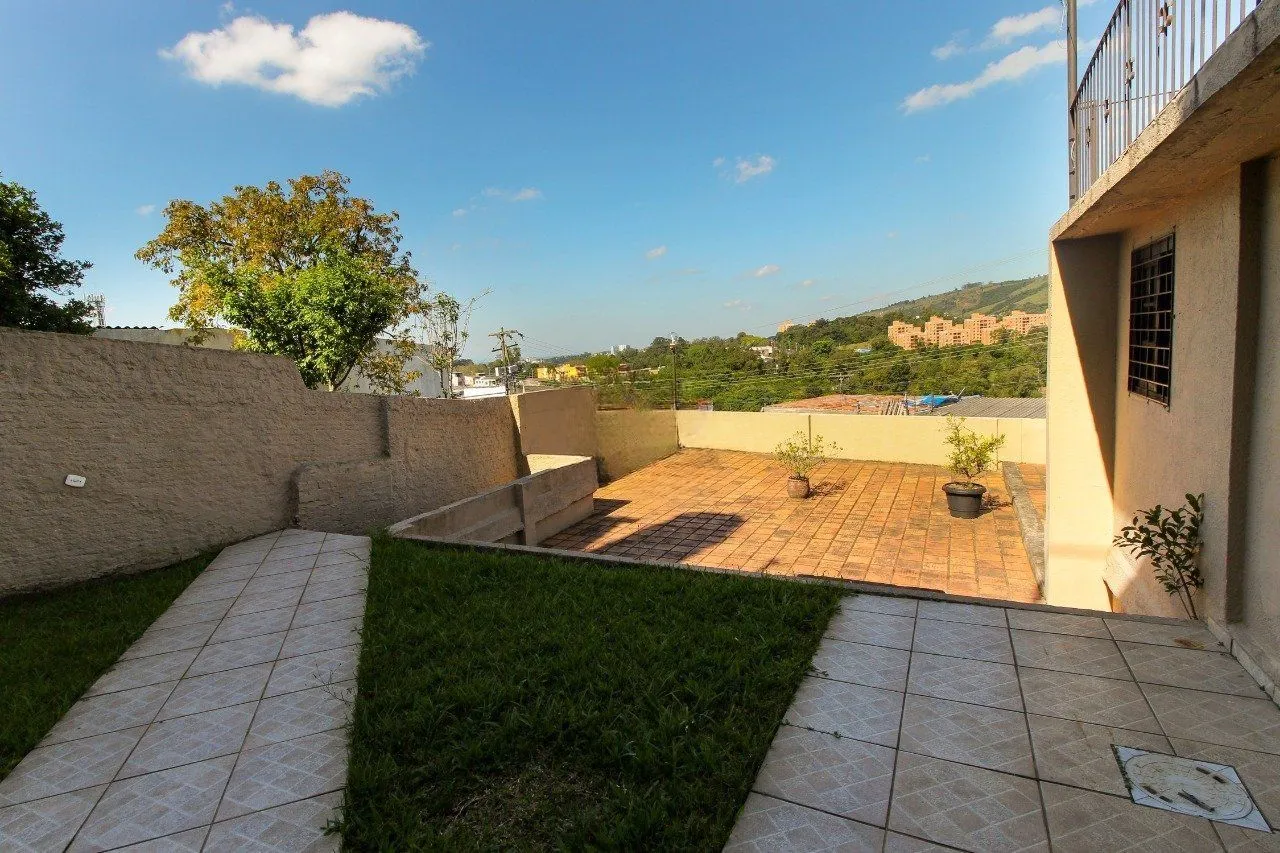 Imagem Casa com 6 dormitórios à Venda no Bairro Jardim Carvalho, Porto Alegre