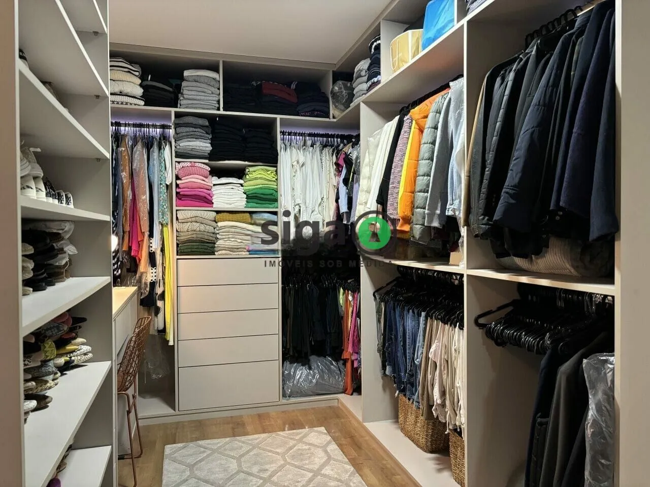 Imagem Apartamento no Campo Belo - 3 Suítes, 147 m², Mobiliado e com Acabamentos de Alto Padrão
