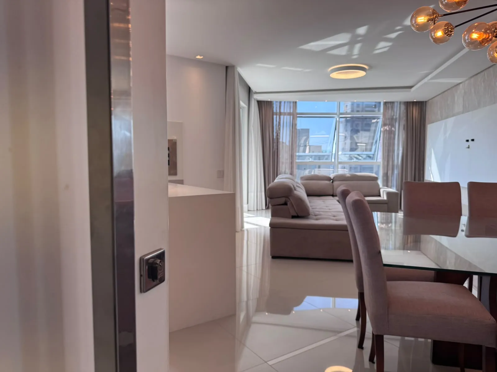 Imagem Apartamento com vista para o mar à venda com 129m2 por R$ 2.690.000,00