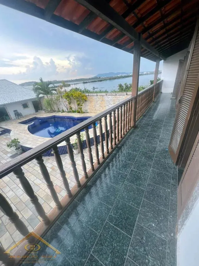 Imagem Casa em Condomínio para Venda em São Pedro da Aldeia / RJ no bairro Campo Redondo
