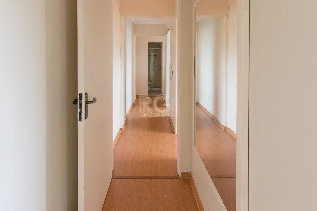 Imagem Apartamento de 2 dormitórios e 1 vaga de garagem no bairro Cristal.