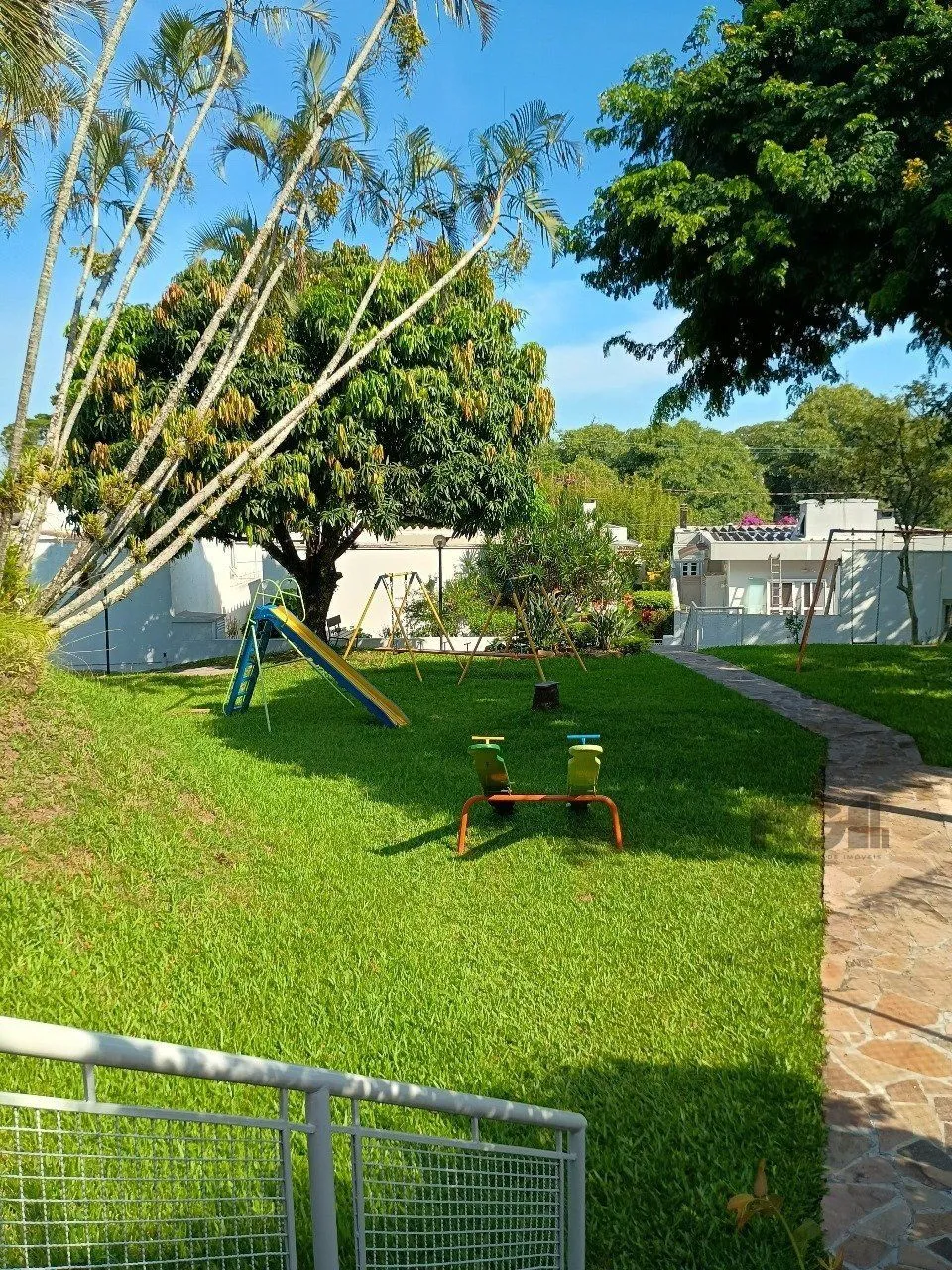 Imagem Casa Condominio para Venda 3 dormitórios, sendo 1 suites, 2 vagas - Tristeza