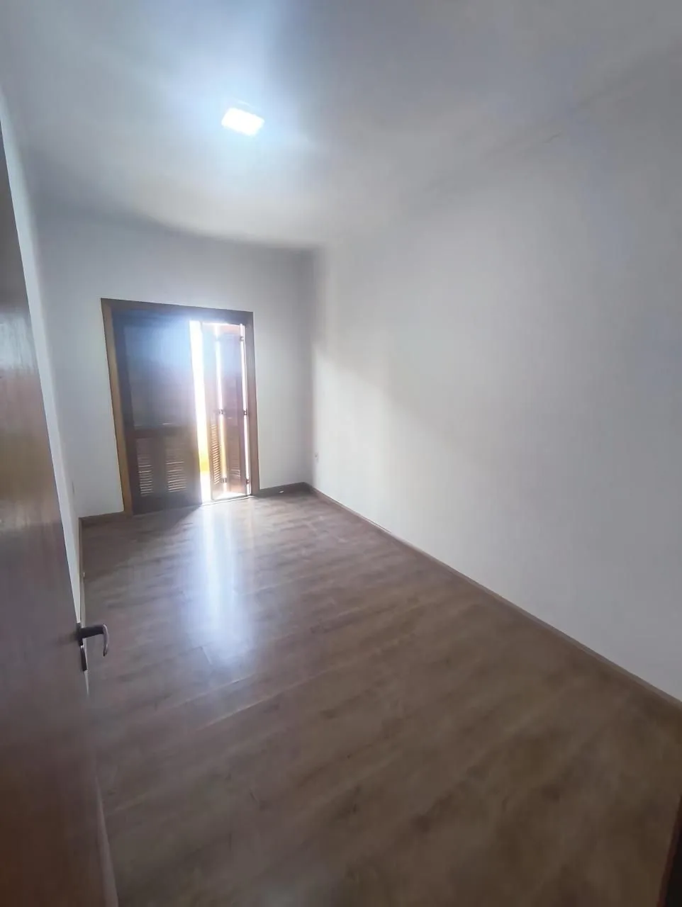 Imagem Casa de 3 dormitórios á venda no Bairro Guarujá - Porto Alegre