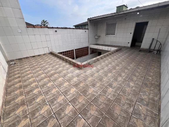 Imagem Sobrado à venda com 220m², 3 quartos, 2 suítes, 8 vagas por R$800.000,00 na Vila Mathias em Santos