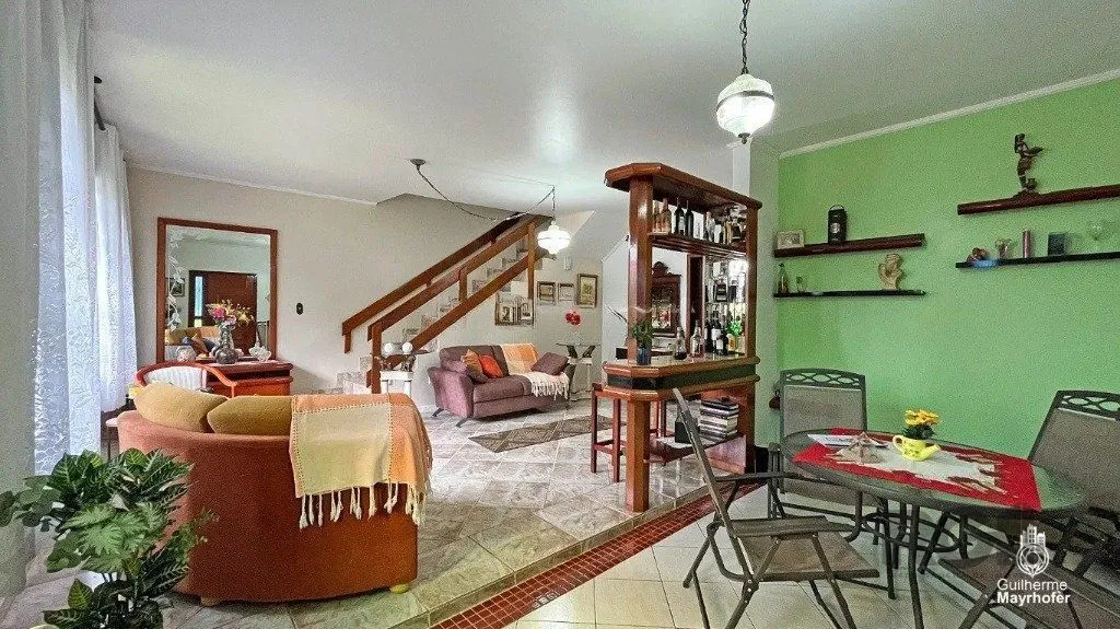 Imagem Casa com 3 dormitórios no bairro Jardim Itu, Porto Alegre