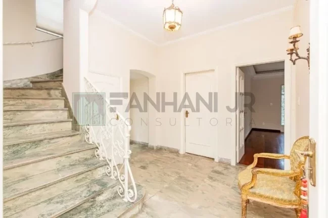 Imagem Casa de luxo no Jardim Paulista: 4 quartos, 3 suítes, 5 banheiros, 4 vagas. 400m² de área. Venda ou locação em SP.