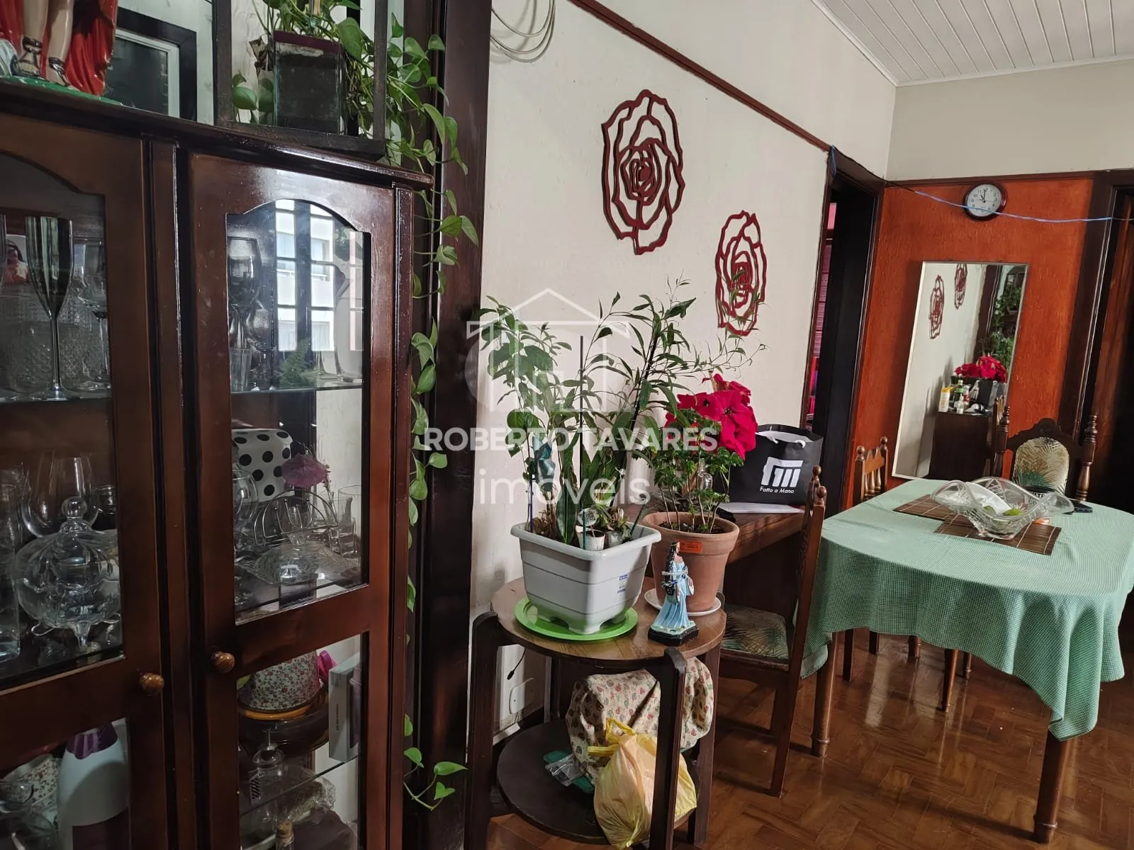 Imagem Apartamento com 2 dormitórios, sala para dois ambientes, cozinha, banheiro, quarto de serviço e banheiro, 1 vaga de garagem....