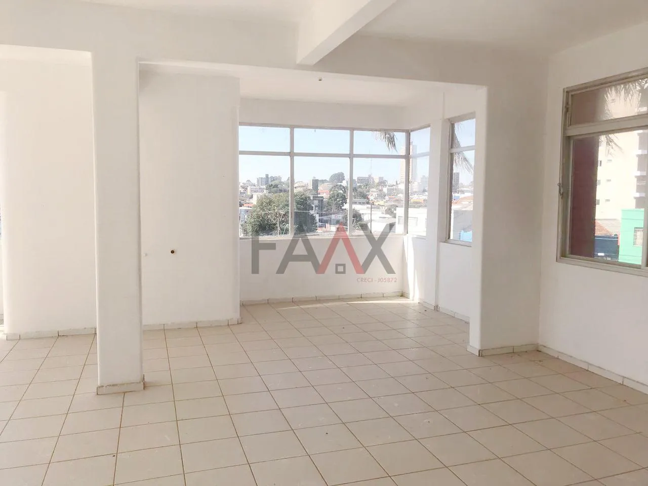 Imagem Sala Comercial com 72 dormitórios,2500.00 m , CENTRO, GUARAPUAVA - PR