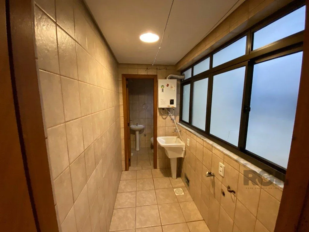 Imagem Amplo apartamento de 2 dormitórios no Petrópolis