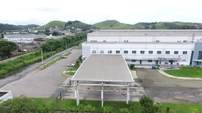 Imagem Galpão Comercial para Locação em Juiz de Fora-MG, Distrito Industrial: 6 Banheiros, 12 Vagas de Garagem, 24.186m² de Área.