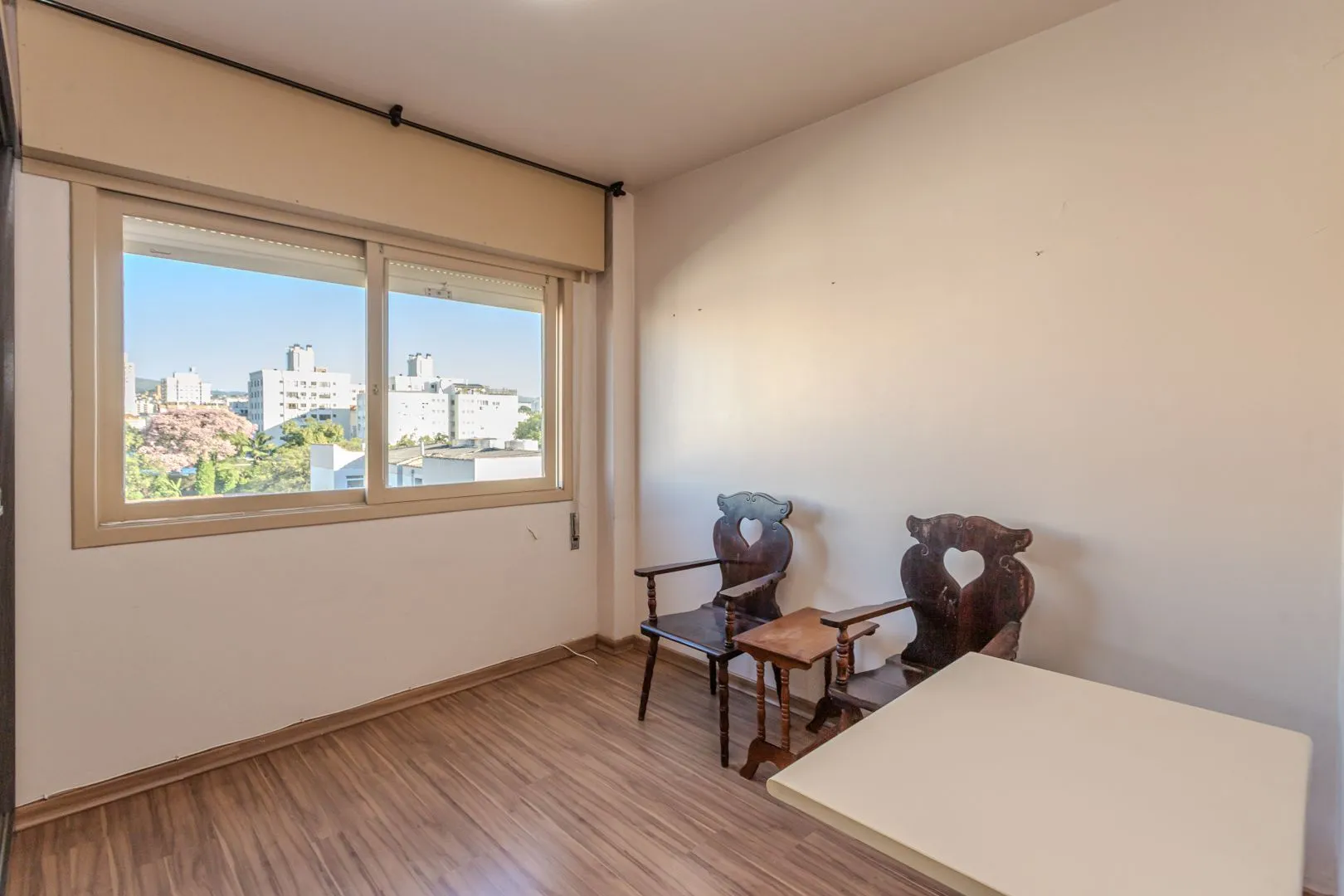 Imagem Apartamento de 2 dormitórios com dependência e vaga no bairro Santana DESOCUPADO
