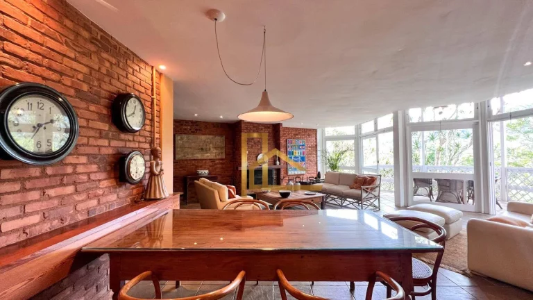 Imagem Casa com 4 dormitórios sendo 2 suítes à venda, 285 m² por R$ 1.600.000 - Golfe - Teresópolis/RJ