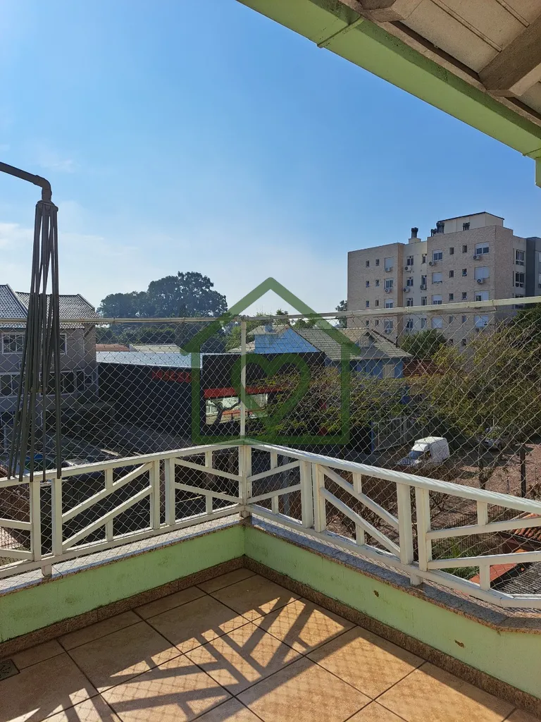 Imagem CASA l 4 DORMITÓRIOS l 3 SUÍTES l SEMI MOBILIADA I 8 VAGAS l CRISTAL l ZONA SUL 
 
ABRIANOS vende ...