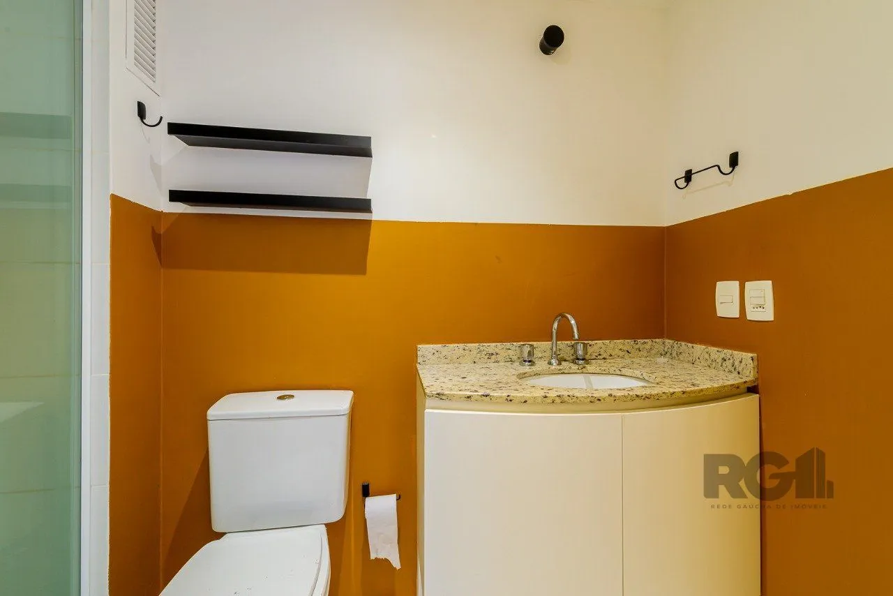 Imagem Apartamento de um quarto, suíte e uma vaga de garagem no bairro Santa Cecilia em Porto Alegre.