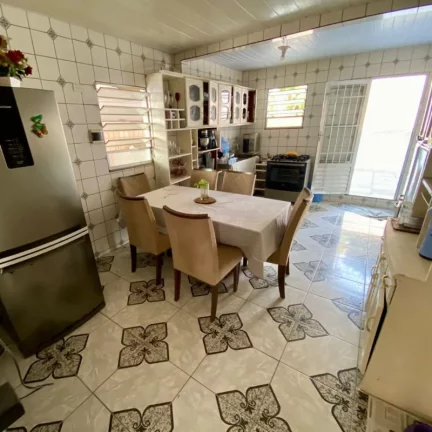 Imagem Casa com 3 suítes , com ótimo preço , disponível para venda em Manaus