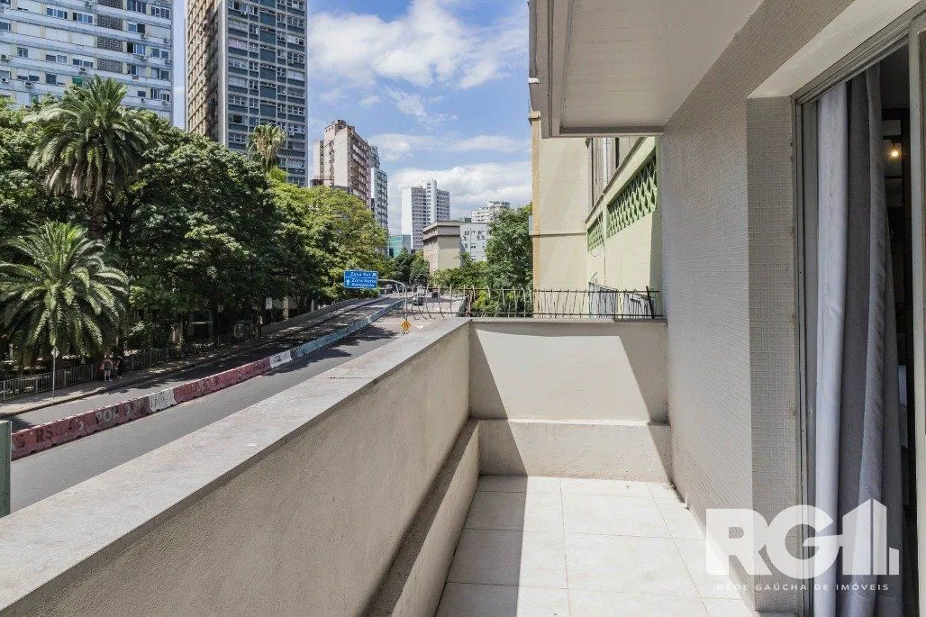 Imagem Studio localizado na Rua Duque de Caxias, Centro Histórico de Porto Alegre, uma das ruas mais charmosas e antigas de Porto Alegre, próximo da Santa Casa, UFRGS Catedral, Palácio Piratini.
