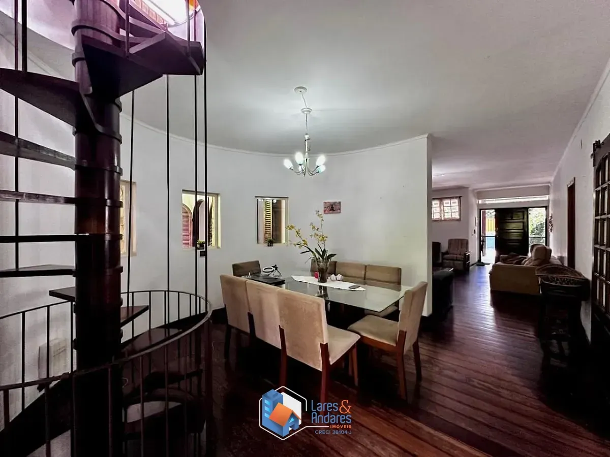 Imagem Casa para venda em Interlagos com 4 quartos, sendo 2 suítes, 380m²