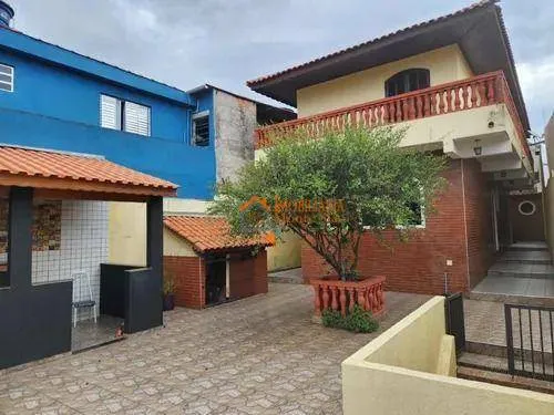 Foto do imóvel Sobrado com 3 dormitórios à venda, 400 m² por R$ 692.250,00 - Cidade Soberana - Guarulhos/SP