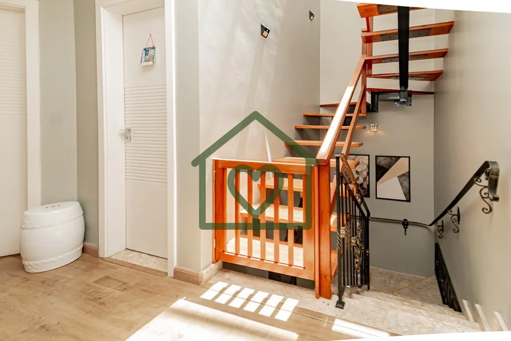 Imagem Casa em condomínio fechado, mobiliada, com 4 dormitórios e 4 vagas de garagem. 

Casa com 198m² e...