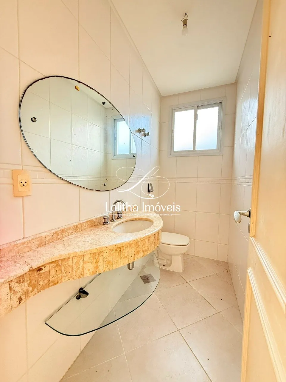 Imagem CASA COM 3 SUÍTES À VENDA EM JURERÊ - FLORIANÓPOLIS/SC