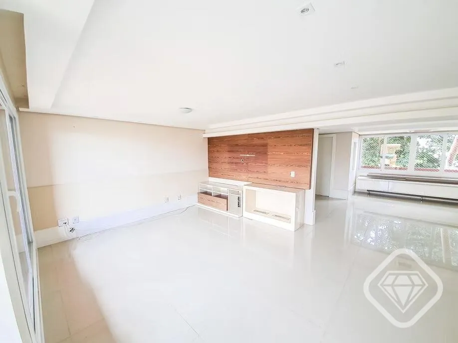 Imagem Casa em condomínio fechado à venda.

Ampla metragem, alto padrão construtivo e vista privilegiada...