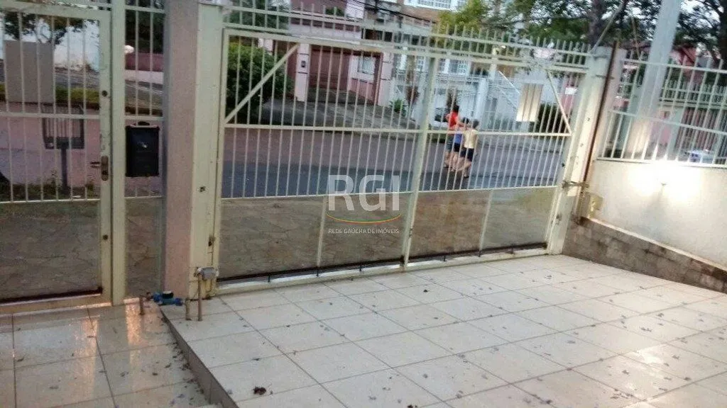 Imagem Sobrado para Venda - 245m², 4 dormitórios, sendo 1 suites, 3 vagas - Jardim Itu