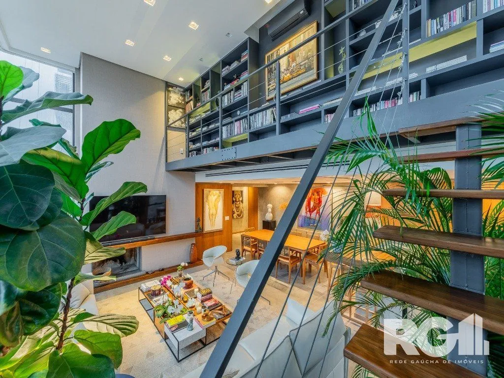 Imagem Belíssimo apartamento no Glass Aurélio andar alto, Living com pé direito duplo, 174m² privativos finamente decorado no Moinhos de Vento