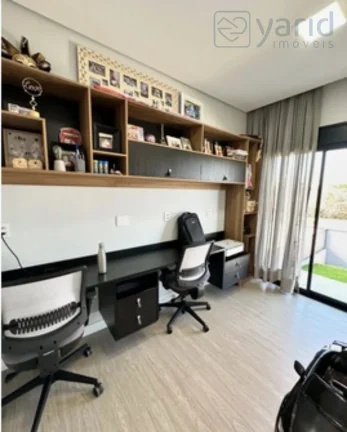 Imagem Casa à venda em Jundiaí-SP: 3 quartos, 3 suítes, 2 banheiros, 5 vagas de garagem e 800m² de área no bairro Medeiros. Confira!