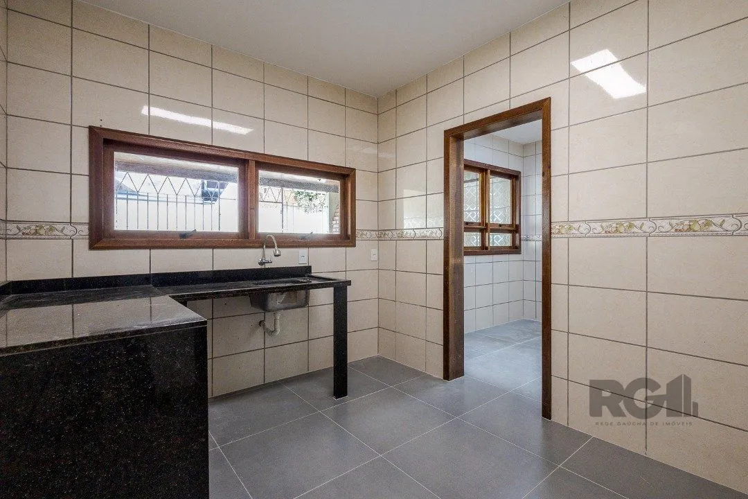 Imagem Casa 103m² - 3 dormitórios, 1 suíte, piscina, 2 vagas no bairro Hípica