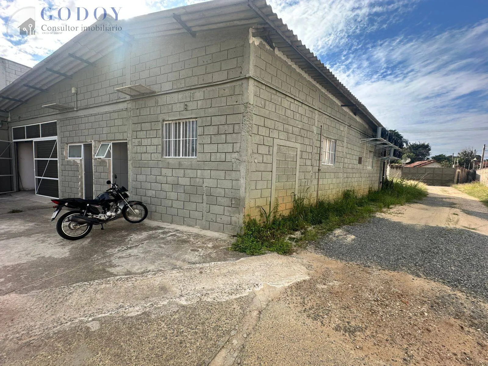 Foto do imóvel Imóvel Comercial - 900 m² Construídos em Terreno de 2.600 m²