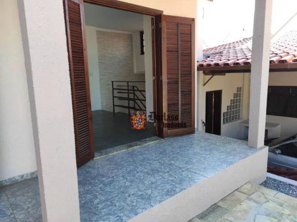 Imagem Chácara em Jundiaí, com ampla casa, escritório, galpão, área de lazer, piscina, bosque.