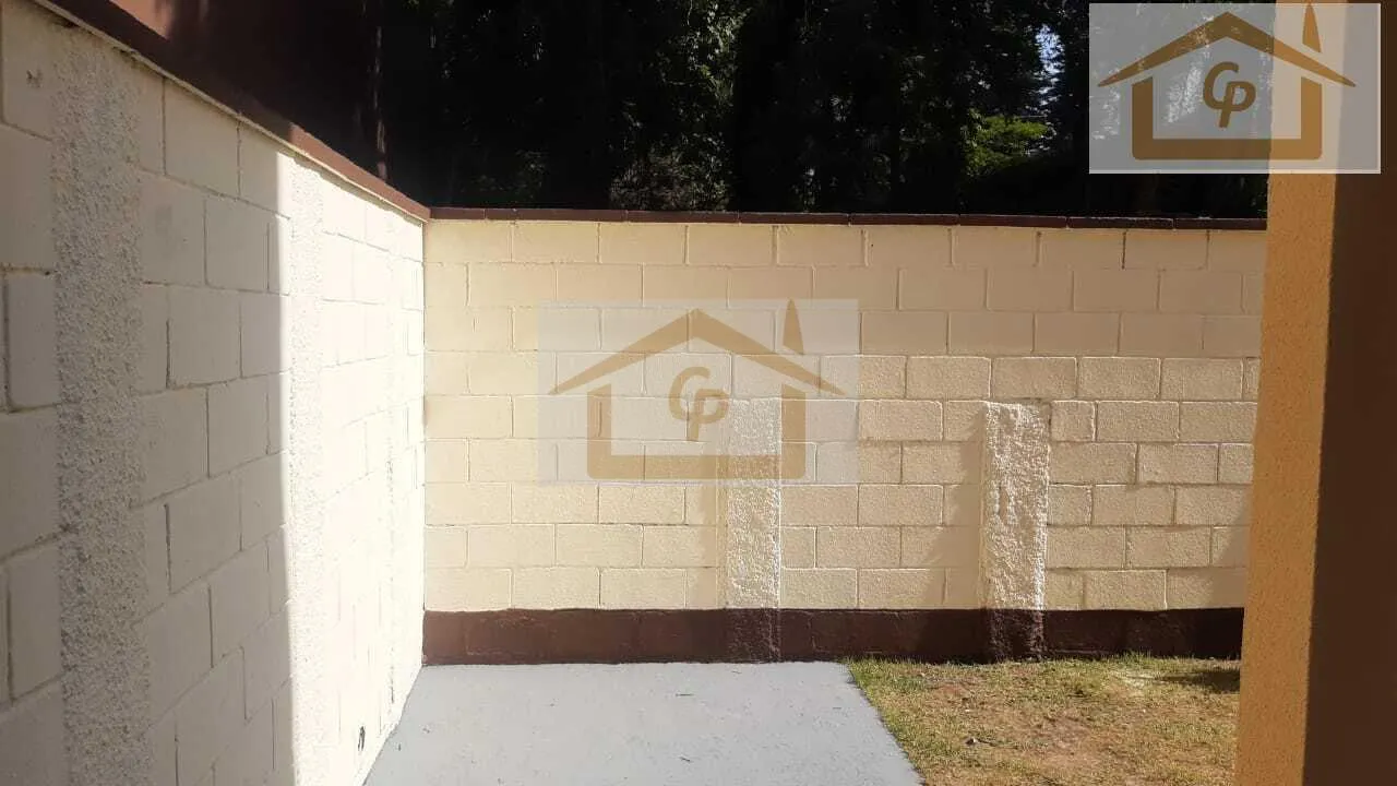 Imagem Casa com corredor lateral, 3 quartos sendo um suíte, 2 vagas