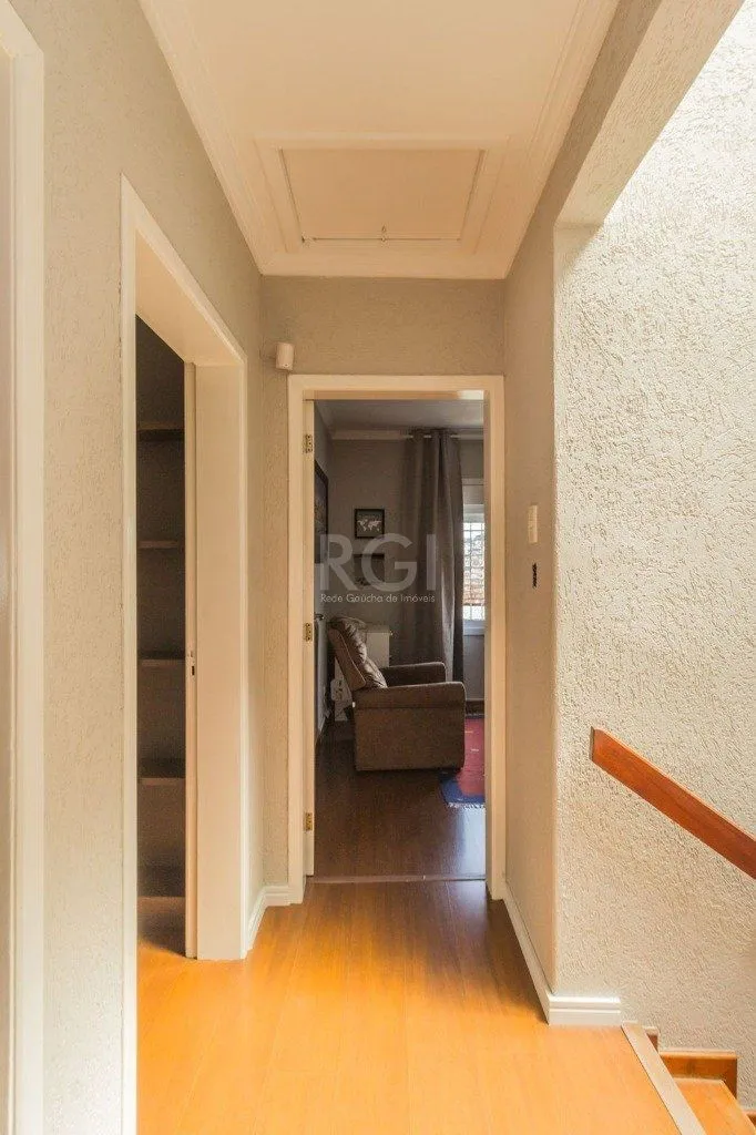 Imagem Casa à venda - 230m², 4 quartos, sendo 2 suítes, churrasqueira, piscina e 03 vagas de garagem