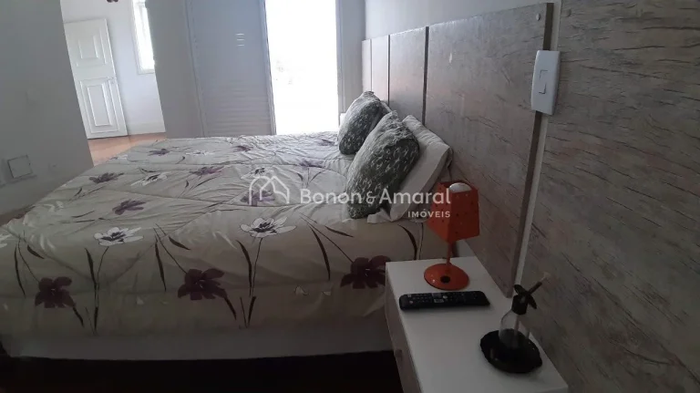 Imagem Em um terreno de 1.909m² e com 750m² de construção, esta imponente propriedade oferece conforto ...