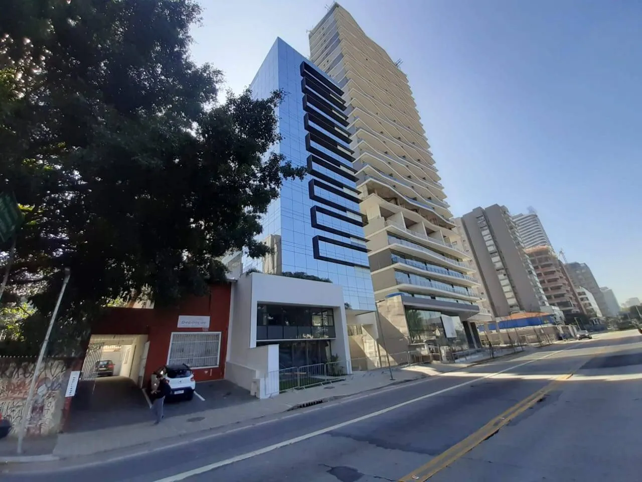 Imagem Sobrado Comercial Pinheiros - 250M², 6 Salas, 8 Vagas, Varanda.