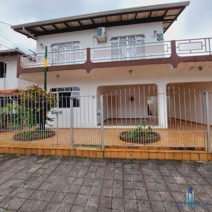 Foto do imóvel Casa para Venda em Balneário Camboriú, Nações, 5 dormitórios, 4 suítes, 5 banheiros, 3 vagas em Rua Grécia