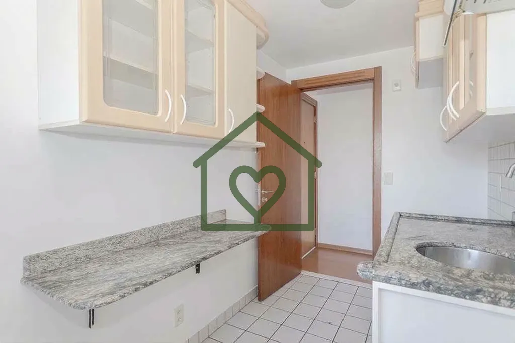 Imagem Apartamento com 3 dormitórios, sendo 1 suíte com armários, banheiro social e suíte com armário,...