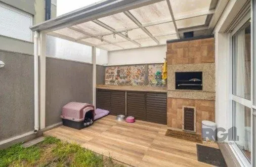 Imagem Casa impecável e mobiliada, com 3 niveis, possui 3 dormitórios sendo 1 suíte, 4 banheiros