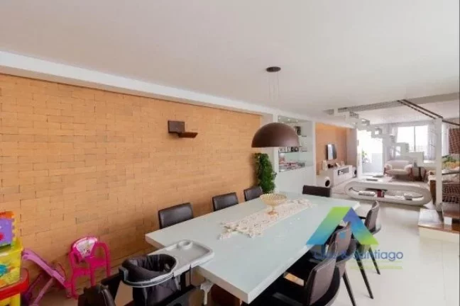 Imagem Sobrado com 3 Quartos e 3 banheiros à Venda, 196 m² por R$ 2.180.000