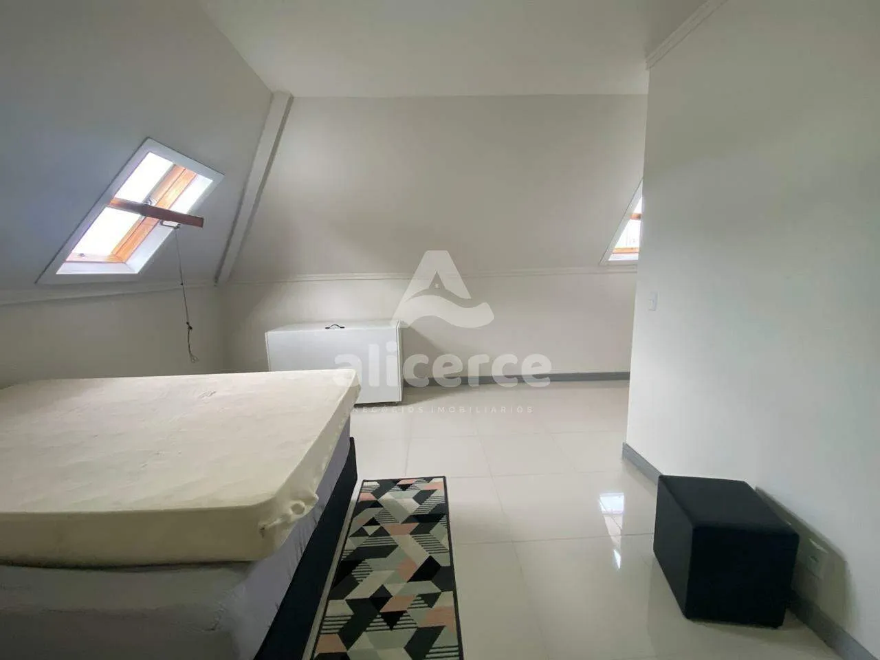 Imagem Cobertura Duplex à venda l 3 quartos, 1 suíte l140m² l Cachoeira do Bom Jesus - Florianópolis/SC