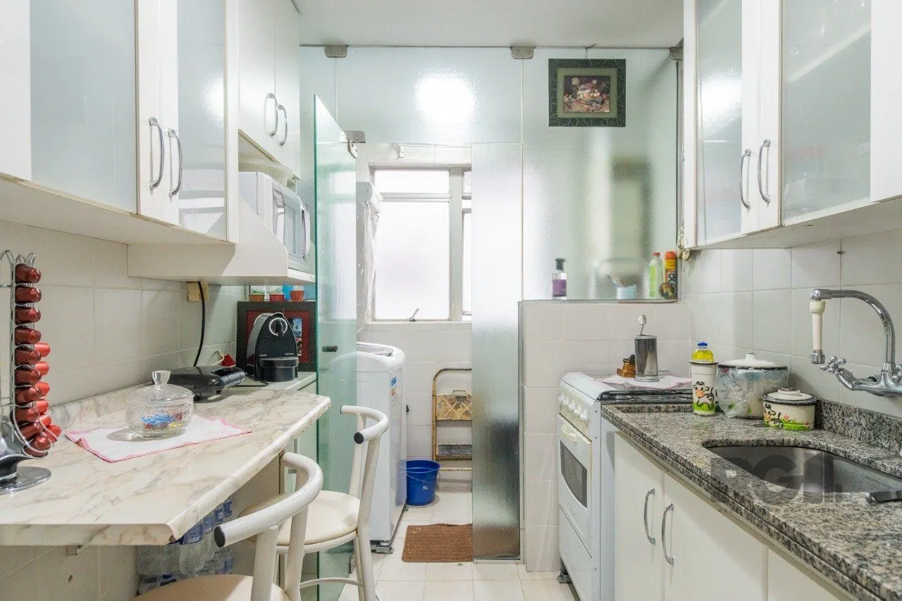 Imagem Apartamento de 1 quarto, sacada e uma vaga de garagem no bairro Santana POA/RS.