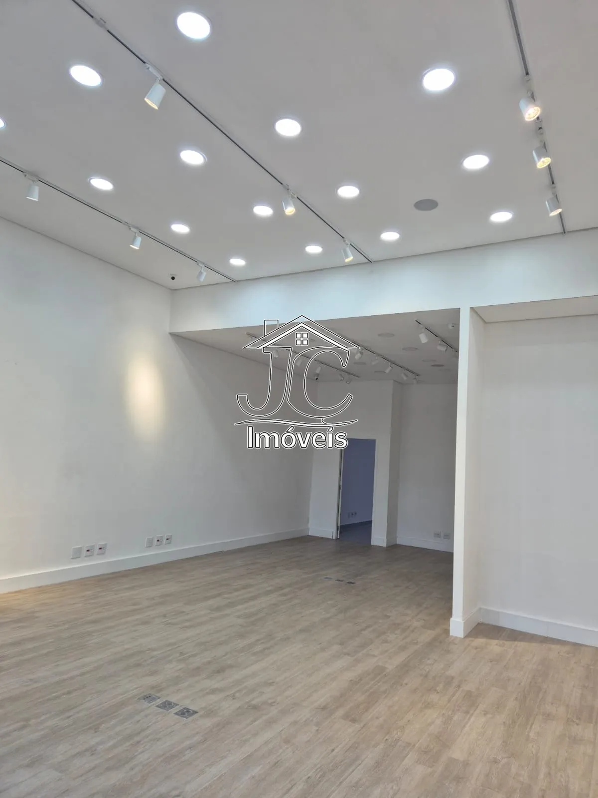 Imagem SALÃO PARA LOCAÇÃO, COM 135 M² NO JARDIM PAIQUERÊ - VALINHOS/SP