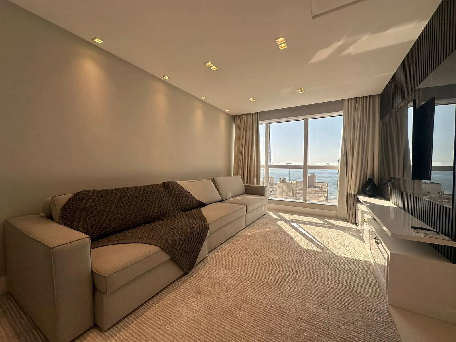 Imagem Apartamento com vista para o mar à venda com 187m2 por R$ 4.900.000,00