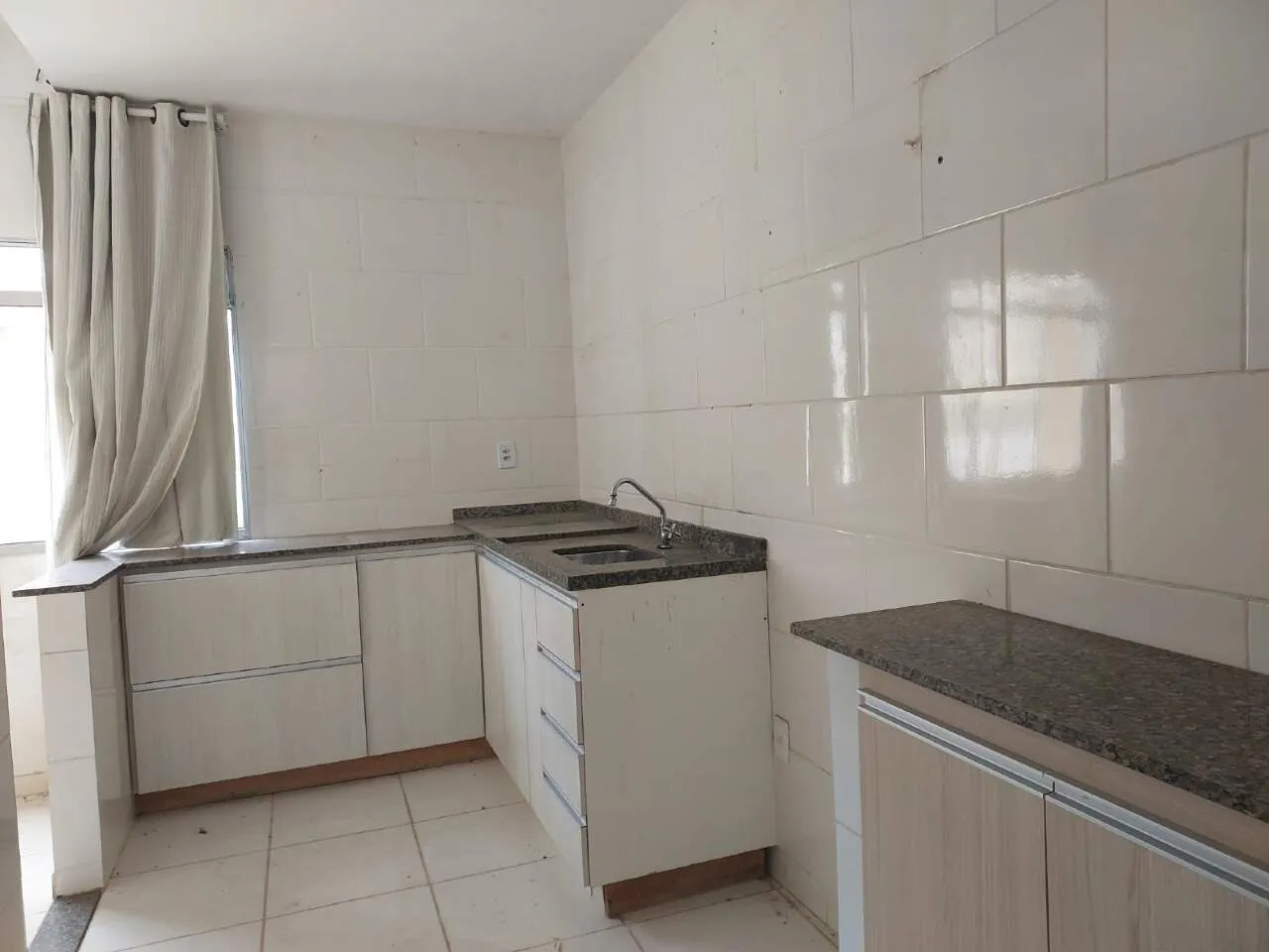 Imagem CASA AMPLA+3 VAGAS+2BANHEIROS+ARMARIO EMBUTIDO NO QUARTO
