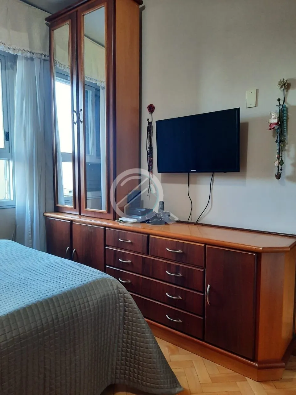 Imagem Apartamento impecável, com móveis sob medida! Amplo living para 2 ambientes, janelas com vista. Ap...
