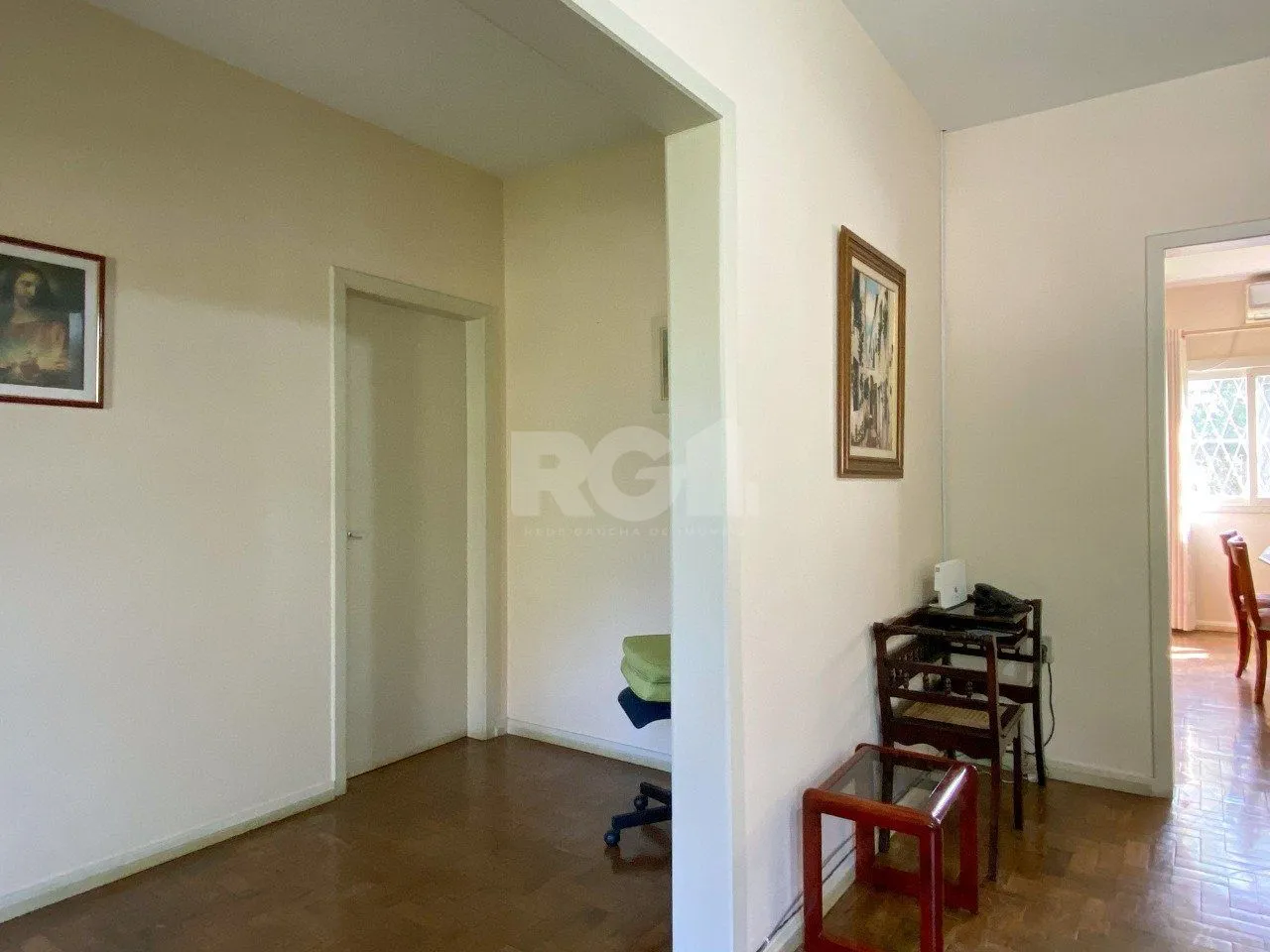Imagem Casa com 4 dormitórios, no bairro Nossa Senhora das Graças em Canoas/RS