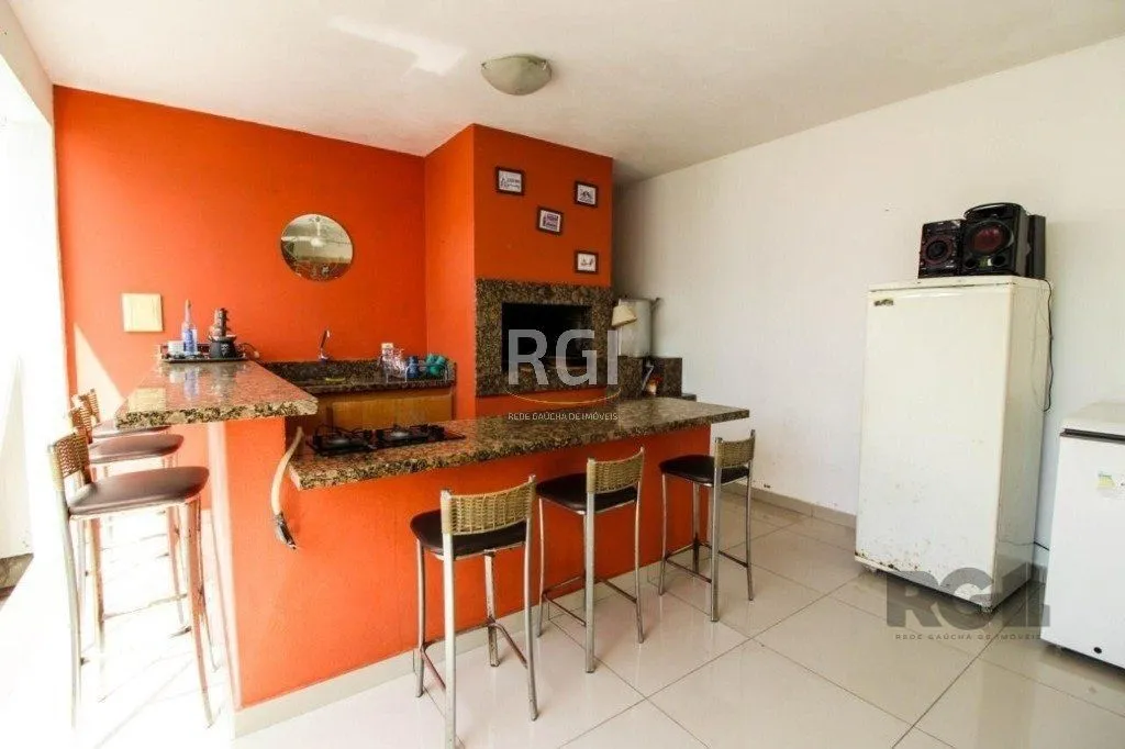 Imagem Casa para Venda - 300m², 3 dormitórios, sendo 1 suites, 4 vagas - Teresópolis
