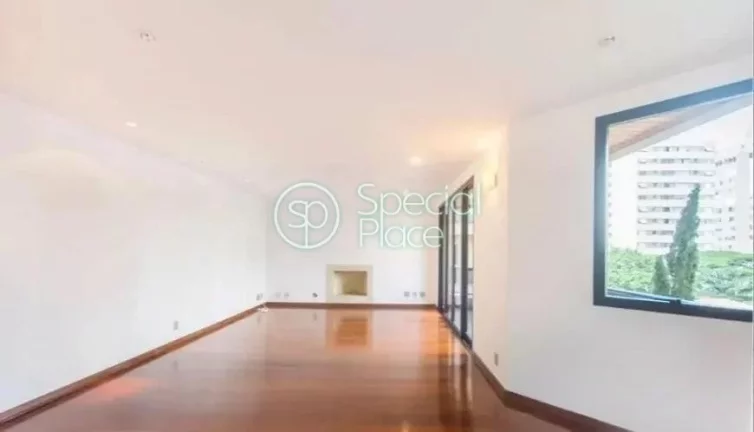 Imagem Oportunidade em Moema Pássaros, pertinho do parque e fora de rota. Excelente apartamento com 183m²...